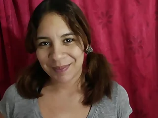 GRABO A MI HERMANASTRA COLEGIALA  UN VIDEO PORNO CASERO CON APENAS 18 AÑOS PARA QUE SE META UNA VERGA COLOMBIANA - PORNO EN ESPANOL-